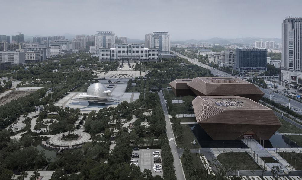 上饶市文化建筑集群 | 雕塑感建筑与市民广场的互动