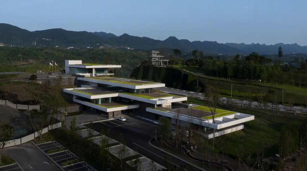 重庆两江新区综合指挥中心——山地建筑的生态探索