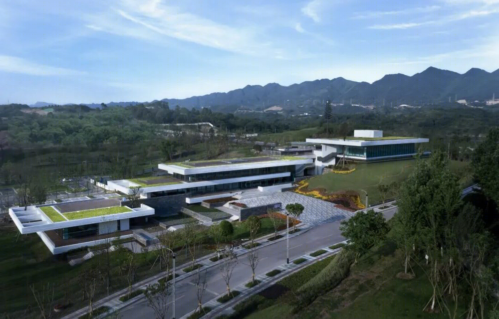 重庆两江新区综合指挥中心——山地建筑的生态探索