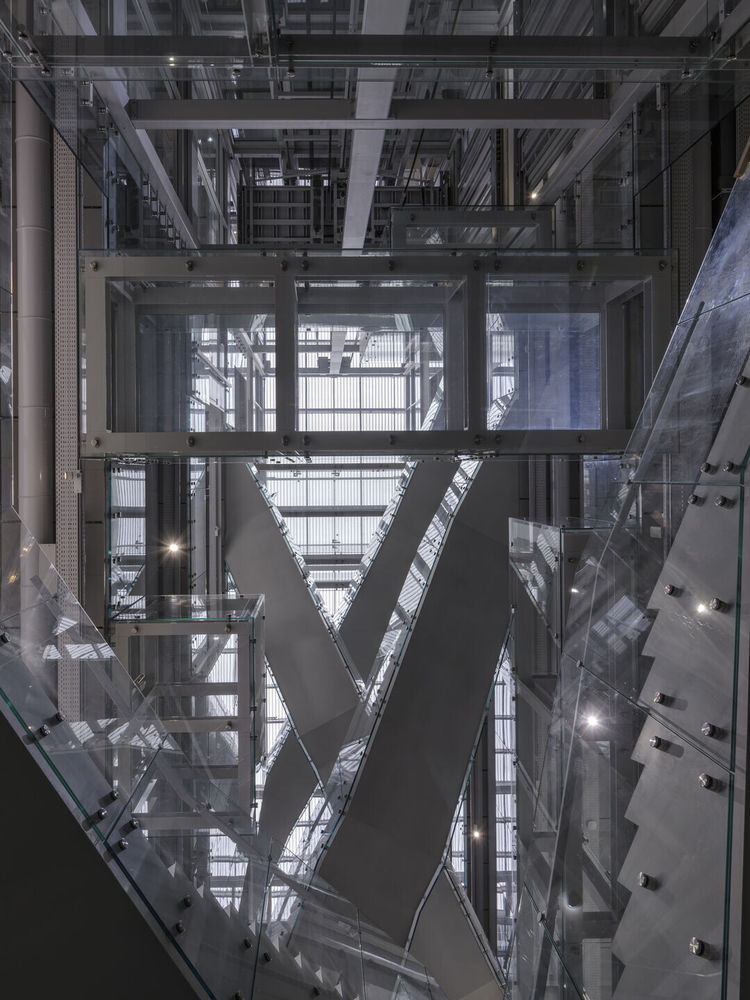 荷兰鹿特丹艺术仓库 | 镜面立面展现城市景观