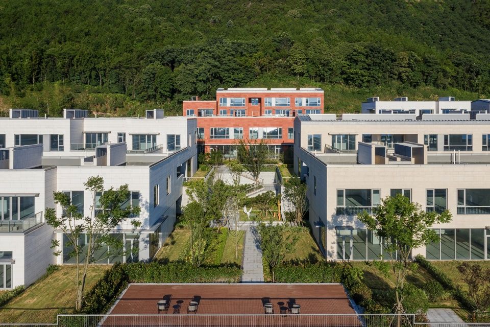 宁波茶亭·自由之滨 | 山地小镇的湖景商业与办公空间