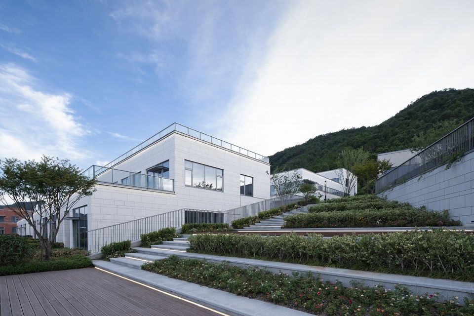宁波茶亭·自由之滨 | 山地小镇的湖景商业与办公空间