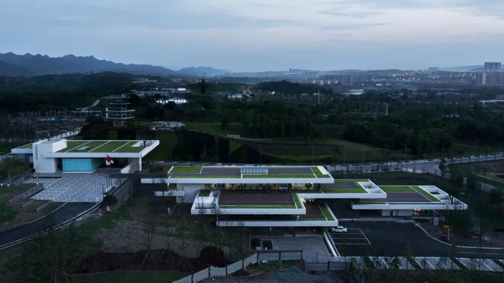 重庆两江新区综合指挥中心——山地建筑的生态探索