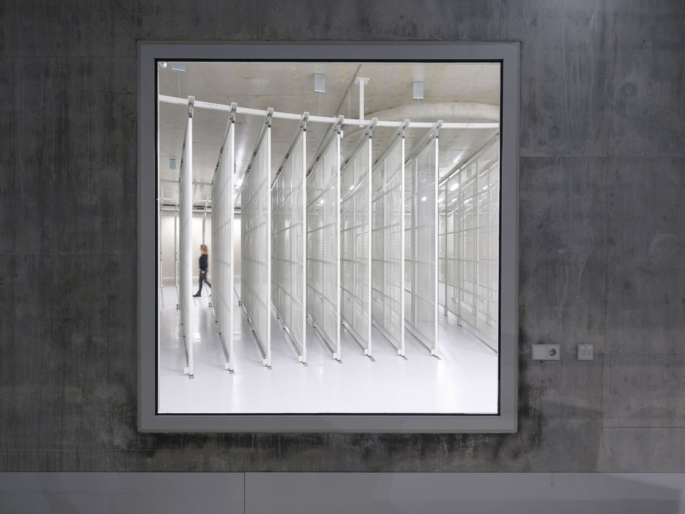 荷兰鹿特丹艺术仓库 | 镜面立面展现城市景观