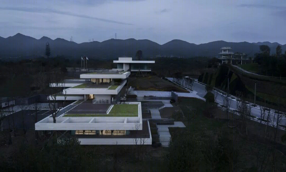 重庆两江新区综合指挥中心——山地建筑的生态探索