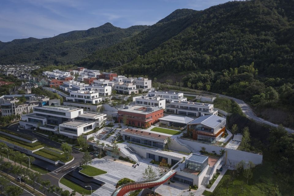 宁波茶亭·自由之滨 | 山地小镇的湖景商业与办公空间