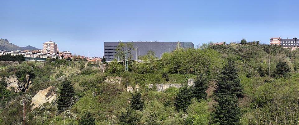 毕尔巴鄂 Fronton Bizkaia 体育场——融入自然的运动空间