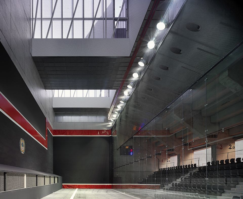 毕尔巴鄂 Fronton Bizkaia 体育场——融入自然的运动空间