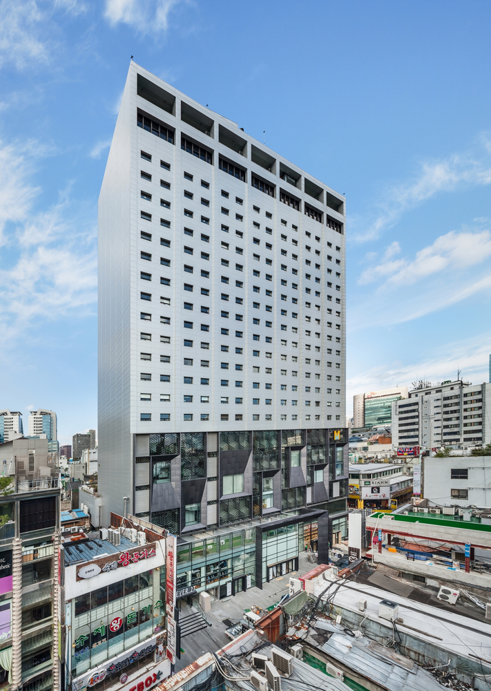 韩国明洞 M Plaza 购物中心 | 动感立面与繁华商业的完美融合