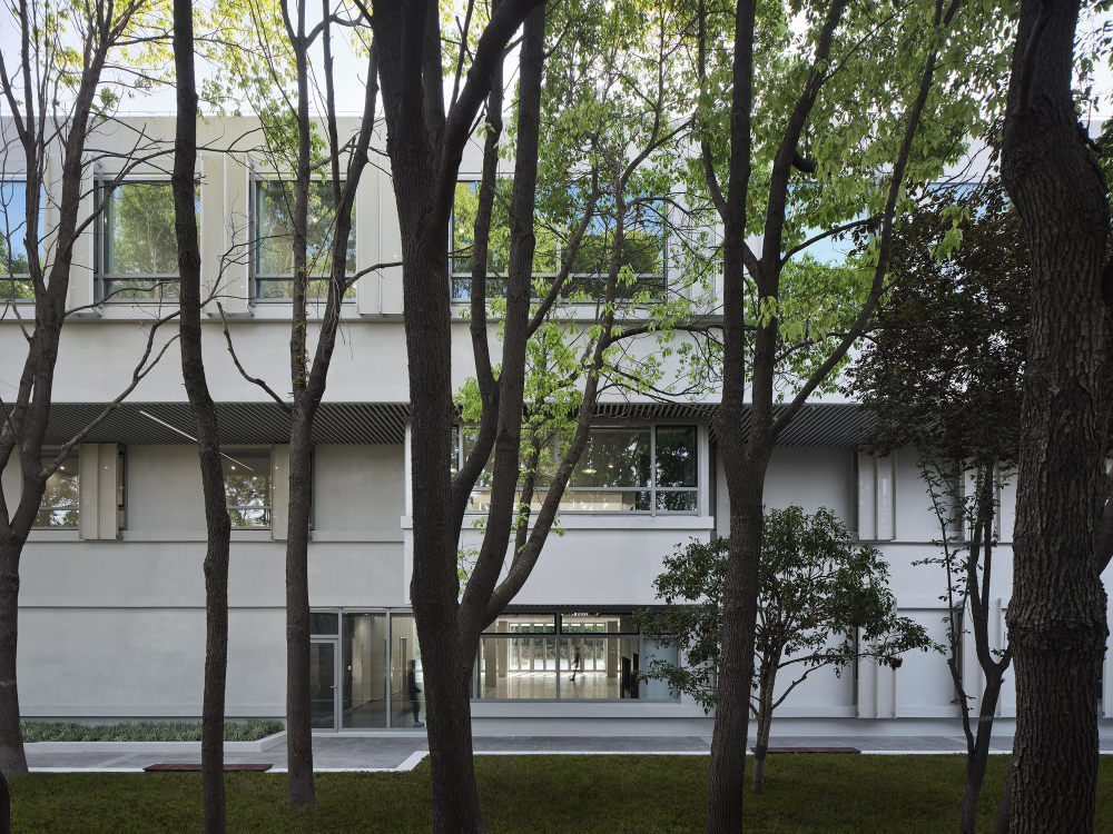 上海徐汇滨江西岸办公楼改造 | 合尘建筑打造现代办公空间
