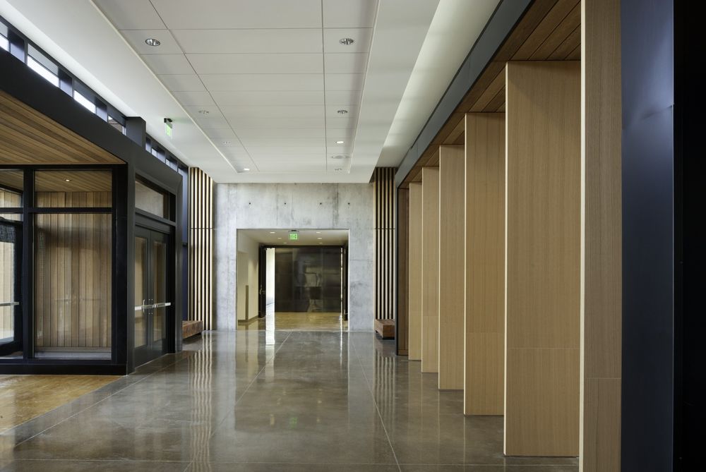 Hacker Architects 打造绿色安全堡垒 | Oregon Military Department 的 Colonel Nesmith Readiness Center