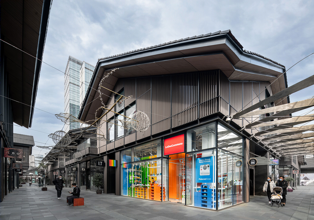 成都远洋太古里宝丽来快闪店 | 彩色光谱下的空间魔法
