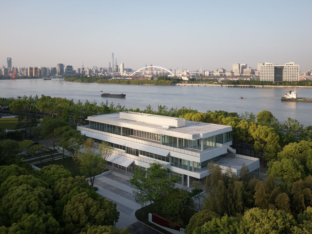 上海徐汇滨江西岸办公楼改造 | 合尘建筑打造现代办公空间