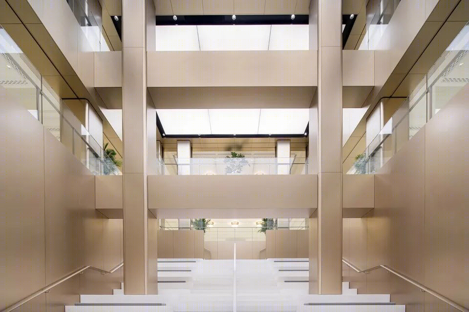 华为全球旗舰店，历史与未来交融的“城市客厅”
