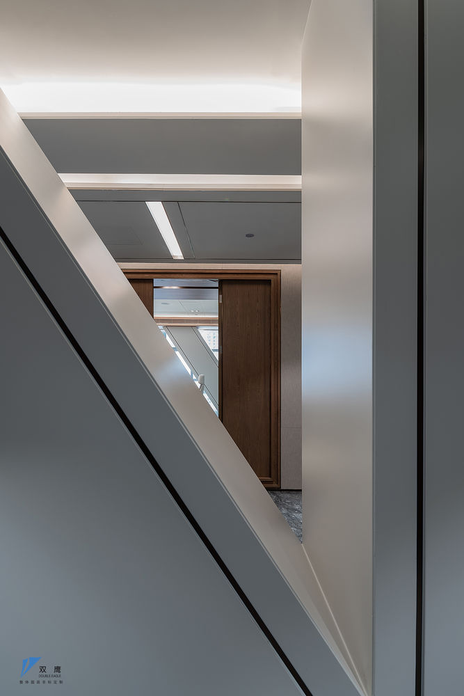 双鹰固装 | 深圳壹城中心 现代简约风展示空间