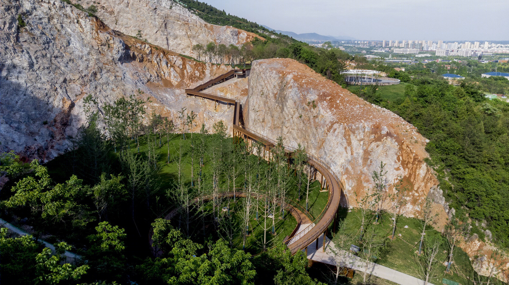 南京汤山矿坑公园——工业废弃地变身生态旅游胜地