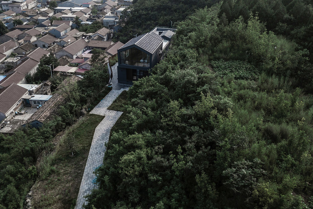 北京半山民宿 | 融入自然的灰色调建筑
