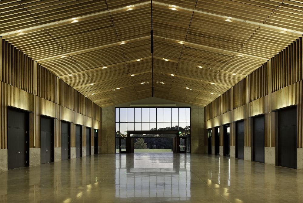 Hacker Architects 打造绿色安全堡垒 | Oregon Military Department 的 Colonel Nesmith Readiness Center
