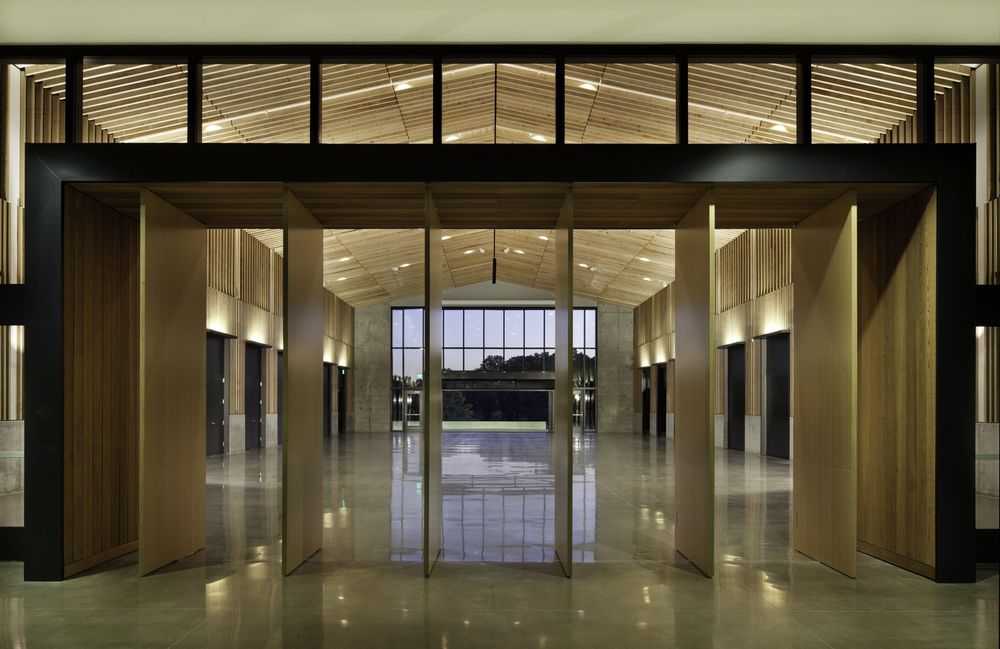 Hacker Architects 打造绿色安全堡垒 | Oregon Military Department 的 Colonel Nesmith Readiness Center