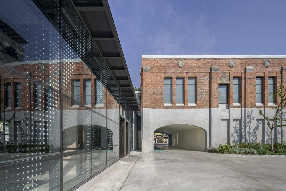 台湾高雄农产品展销中心 | 重塑百年渔港的透明建筑魅力