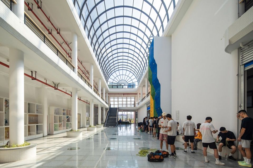 四川国际标榜职业学院 | 人文关怀与环境共生的现代教育建筑典范