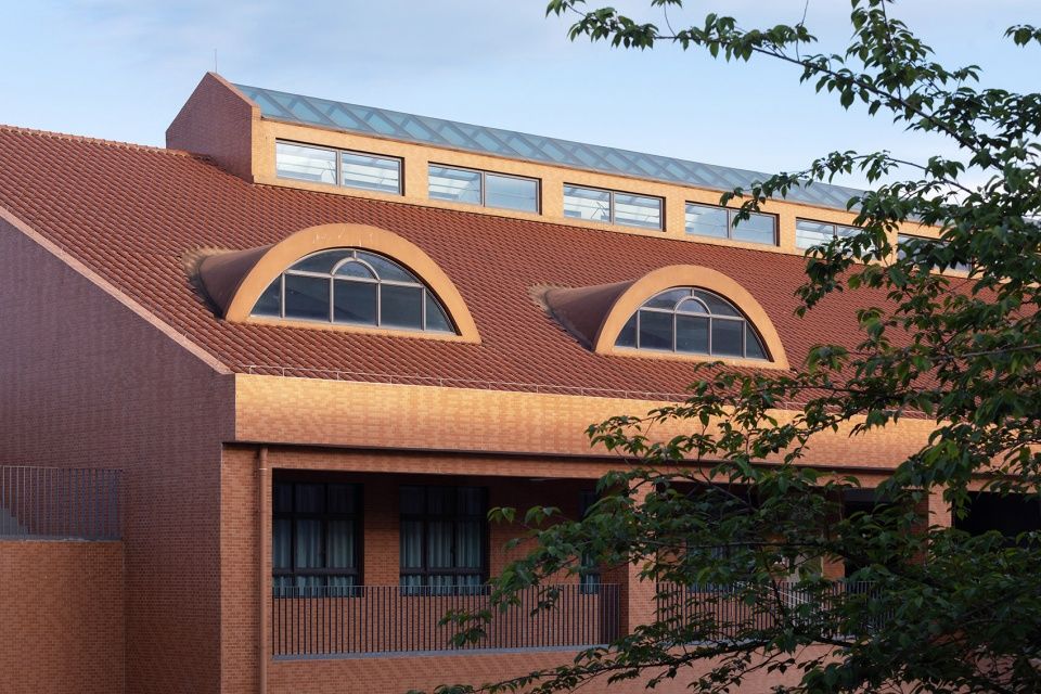 四川国际标榜职业学院 | 人文关怀与环境共生的现代教育建筑典范