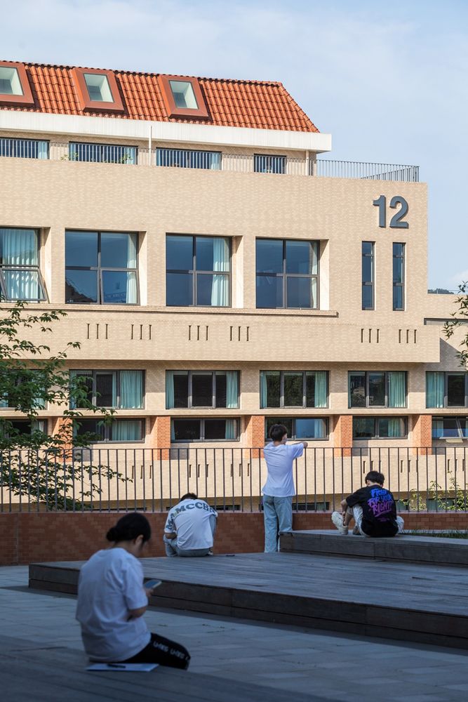 四川国际标榜职业学院 | 人文关怀与环境共生的现代教育建筑典范