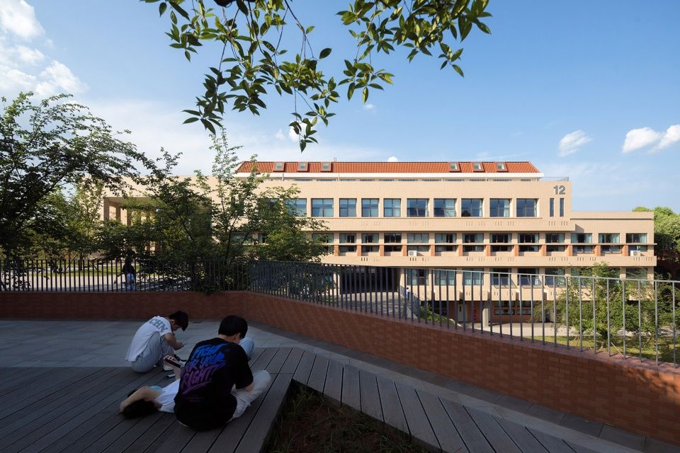 四川国际标榜职业学院 | 人文关怀与环境共生的现代教育建筑典范