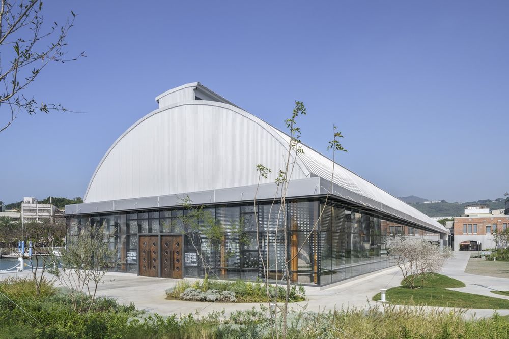 台湾高雄农产品展销中心 | 重塑百年渔港的透明建筑魅力