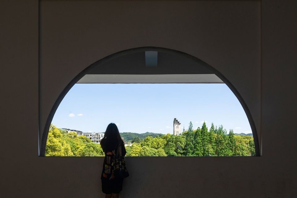 四川国际标榜职业学院 | 人文关怀与环境共生的现代教育建筑典范