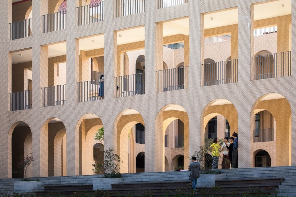 四川国际标榜职业学院 | 人文关怀与环境共生的现代教育建筑典范