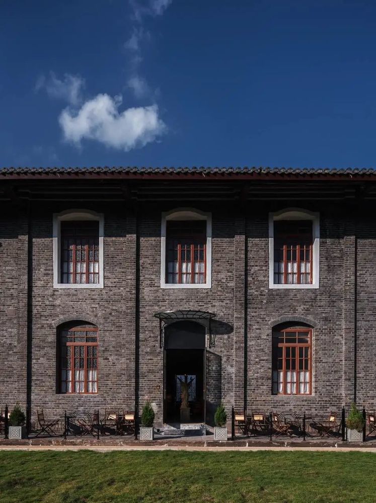 奥斯汀花园餐厅，百年历史建筑的现代重生