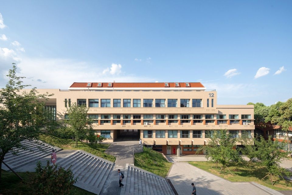四川国际标榜职业学院 | 人文关怀与环境共生的现代教育建筑典范
