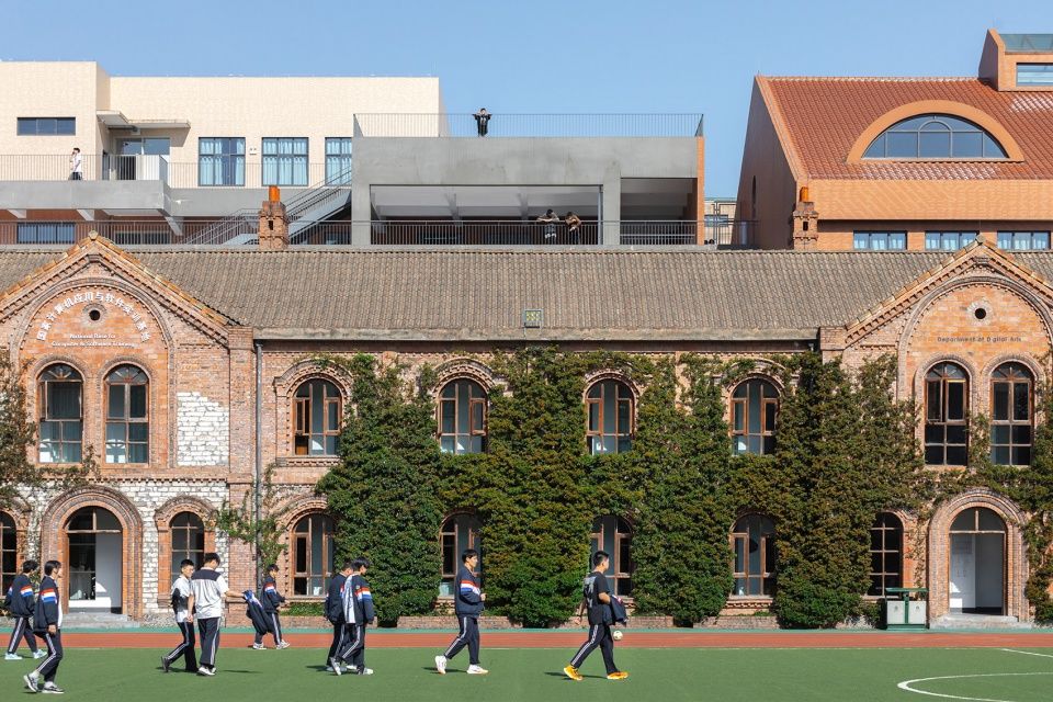 四川国际标榜职业学院 | 人文关怀与环境共生的现代教育建筑典范