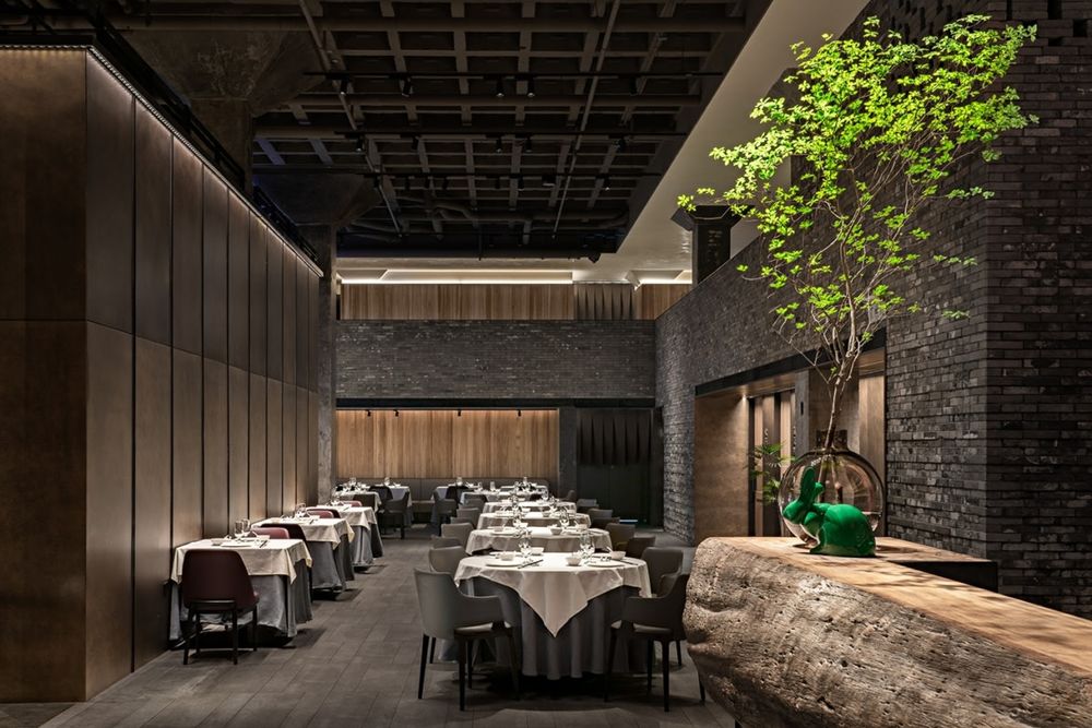 水泥与红砖交融的中式餐厅设计——Siji Minfu 餐厅