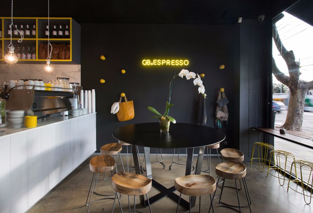 St Kilda 复古黑色咖啡店，法国设计之家 Merci 壁纸引入温暖品格