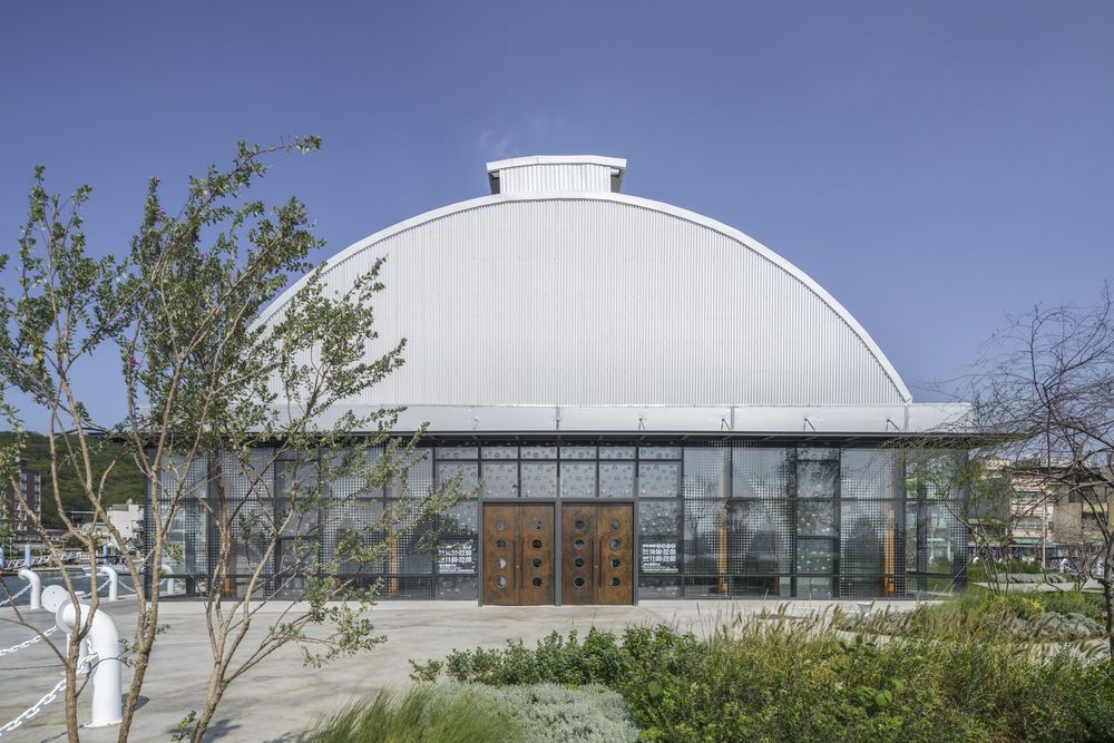 台湾高雄农产品展销中心 | 重塑百年渔港的透明建筑魅力