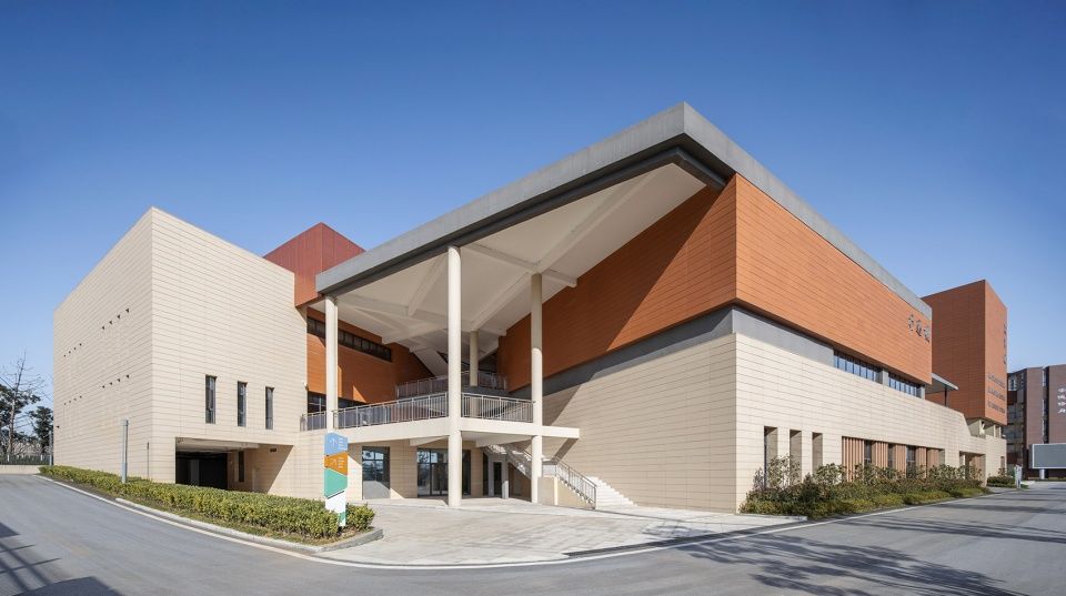 错落有致的空间设计 | 铜陵市西湖新区中学及小学
