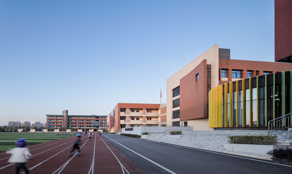 错落有致的空间设计 | 铜陵市西湖新区中学及小学
