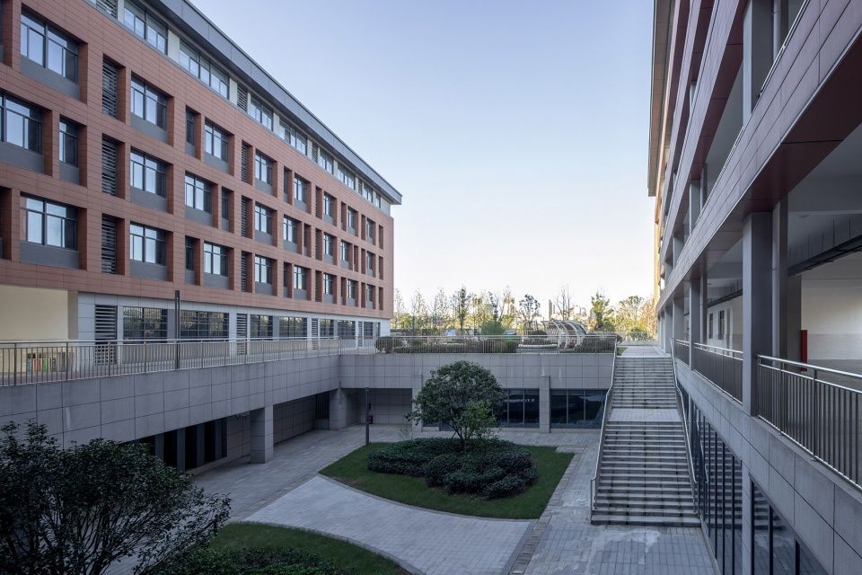 错落有致的空间设计 | 铜陵市西湖新区中学及小学