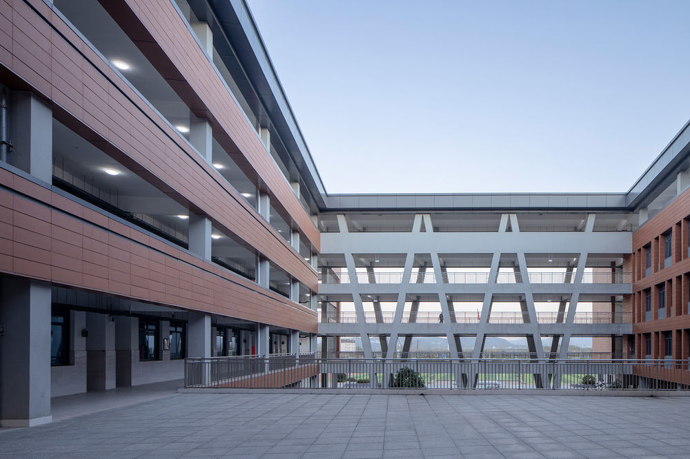 错落有致的空间设计 | 铜陵市西湖新区中学及小学