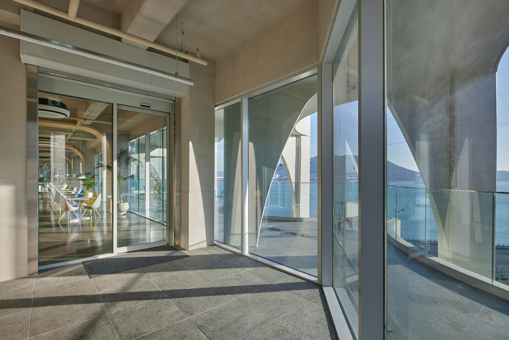 Sense of the Sea Café | 韩国 Busan 海岸半圆形建筑设计
