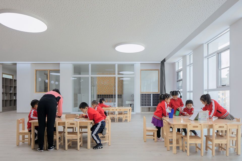 黄陵县新区幼儿园 | 自然开放的空间设计