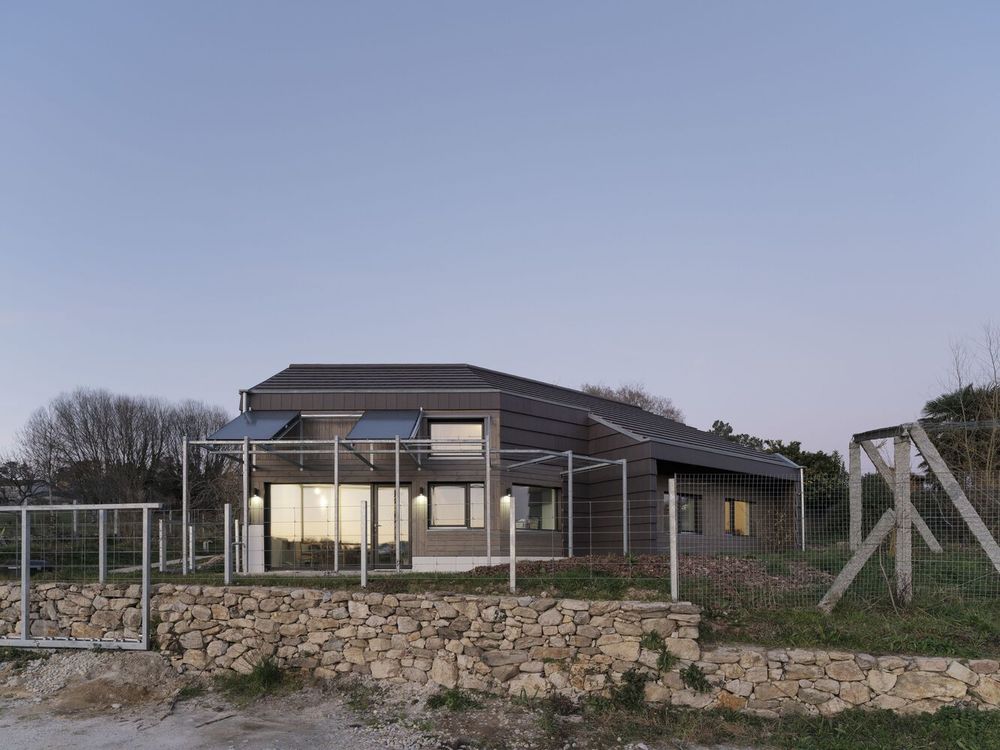 西班牙 Cachóns 被动式住宅 | 农村景观中的绿色建筑