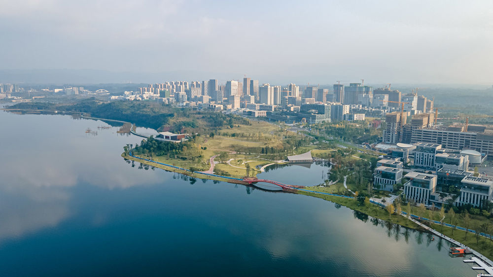 成都兴隆湖畔森林图书馆 | 水体净化，公园城市的活力展示