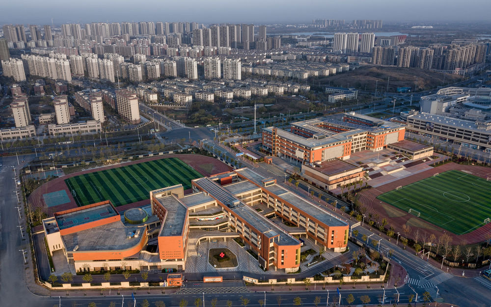 错落有致的空间设计 | 铜陵市西湖新区中学及小学