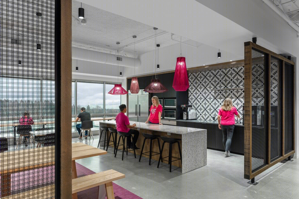 T-Mobile Bellevue 总部大楼，室内设计完美融合自然与活力