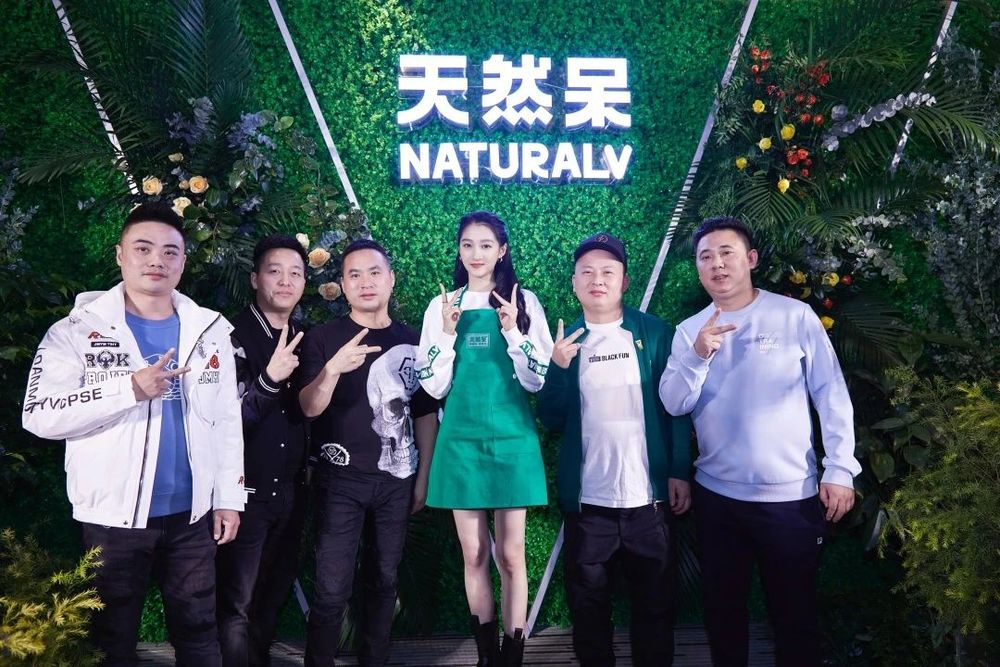 天然呆奶茶店 | 成都太古里商圈社交空间设计