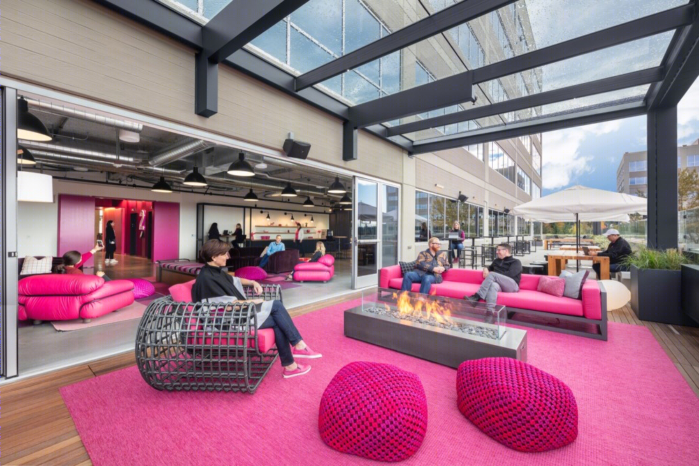 T-Mobile Bellevue 总部大楼，室内设计完美融合自然与活力
