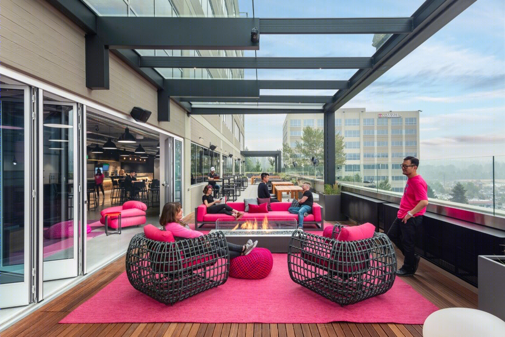 T-Mobile Bellevue 总部大楼，室内设计完美融合自然与活力